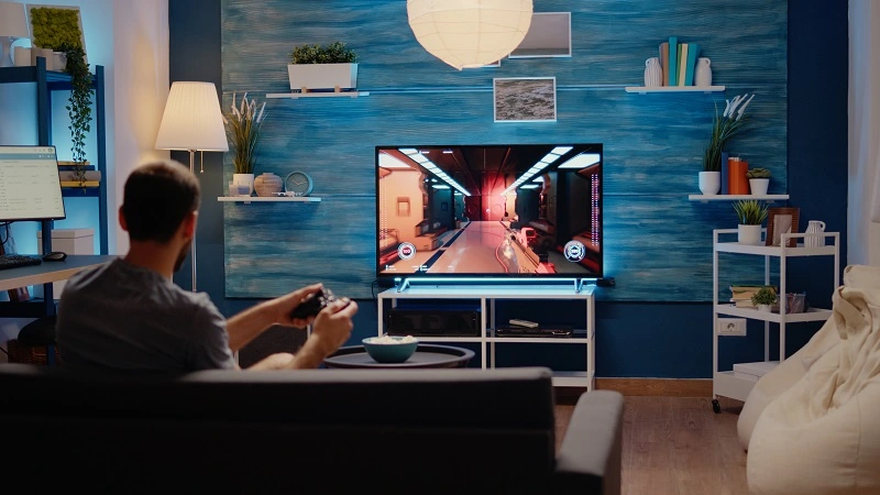Asymmetric floating TV unit boxes on an off-centre wall