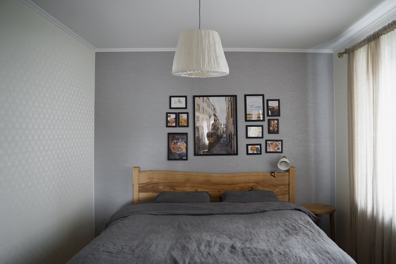 Minimalist bedroom feature wall design
